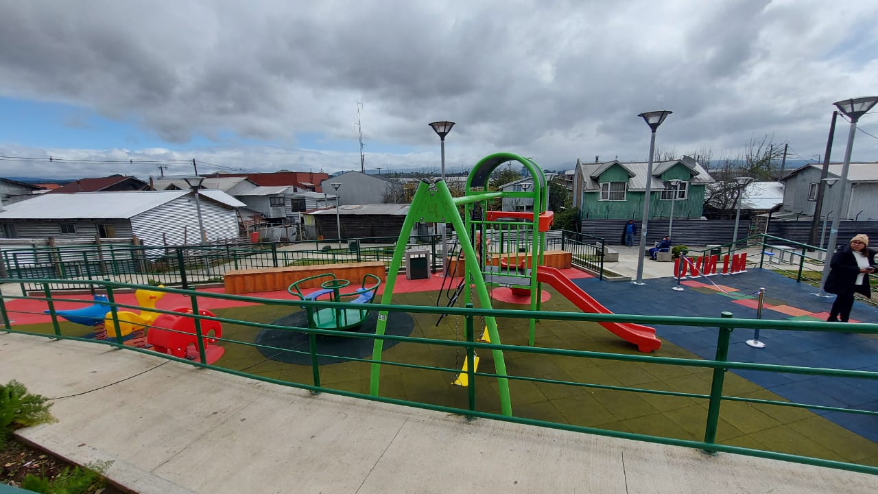 Inauguran Espacio Público Villa Don Roberto en Chonchi.