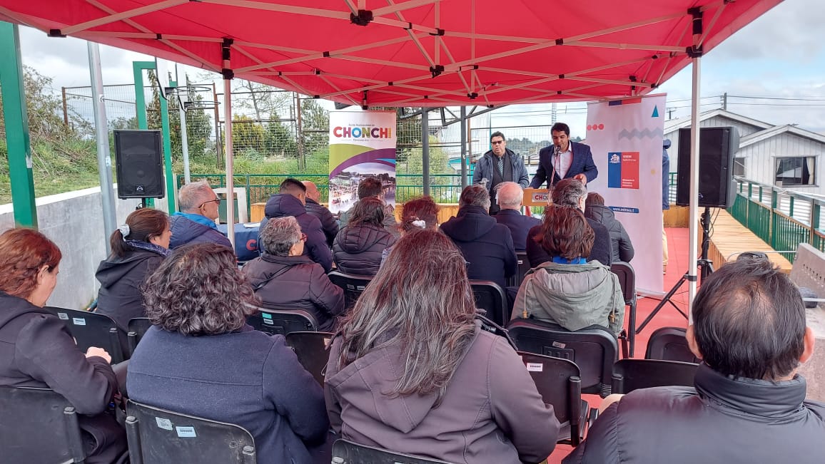 Inauguran Espacio Público Villa Don Roberto en Chonchi.
