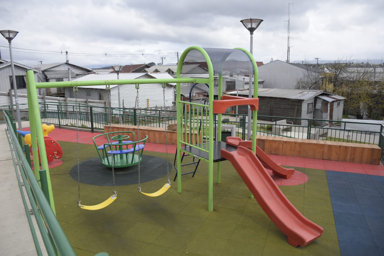 Inauguran Espacio Público Villa Don Roberto en Chonchi.