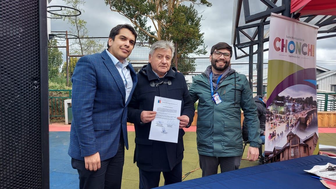 Inauguran Espacio Público Villa Don Roberto en Chonchi.