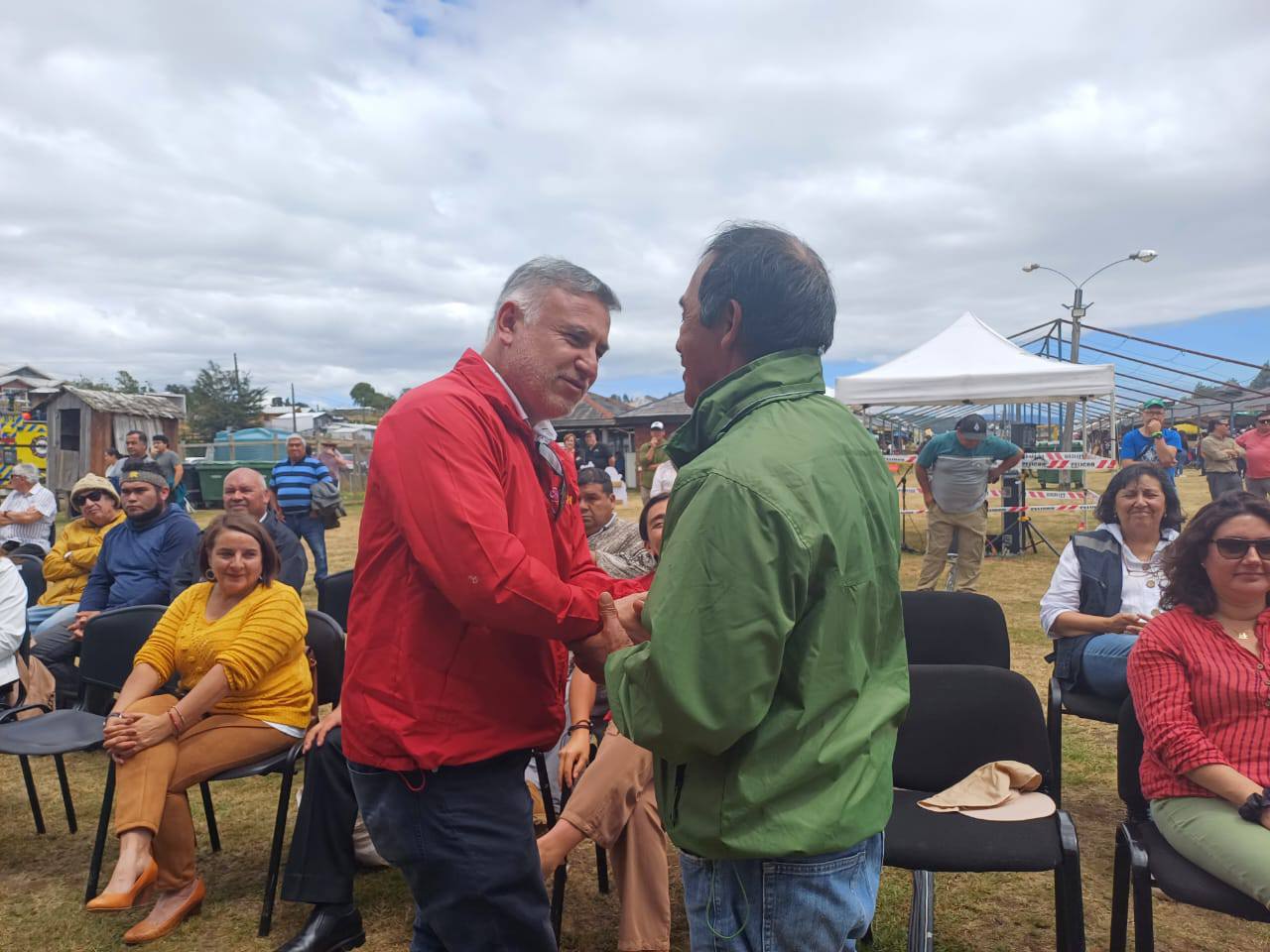 SEREMI DE AGRICULTURA JUNTO A FERNANDO  OYARZÚN INAUGURAN EXPO BOSQUE 2025