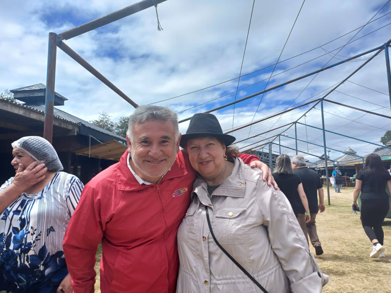 SEREMI DE AGRICULTURA JUNTO A FERNANDO  OYARZÚN INAUGURAN EXPO BOSQUE 2025