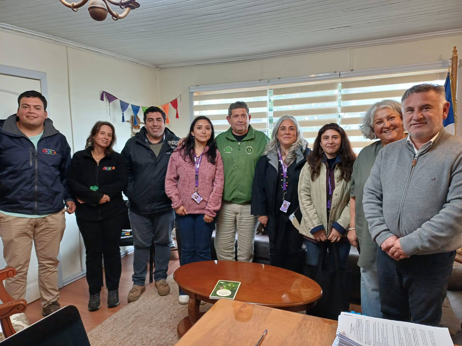 FERNANDO OYARZÚN , ALCALDE DE CHONCHI Y PRODEMU IMPULSAN PROYECTOS PARA MUJERES DE LA COMUNA Y LA PROVINCIA.
