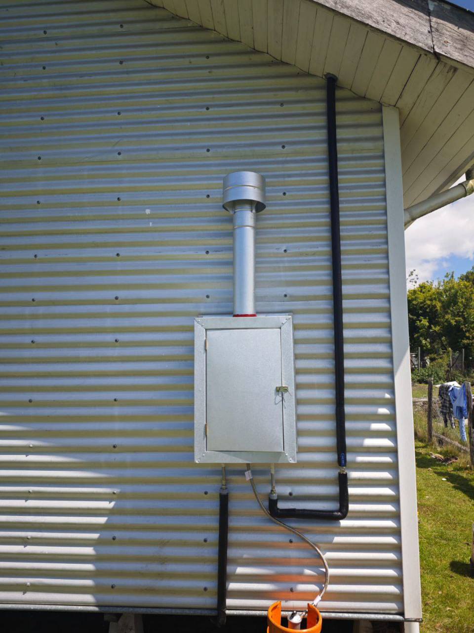 25 FAMILIAS DEL.SECTOR DE PUCATUÉ SON BENEFICIADAS CON 120 MILLONES POR PROYECTO DE COLECTORES SOLARES