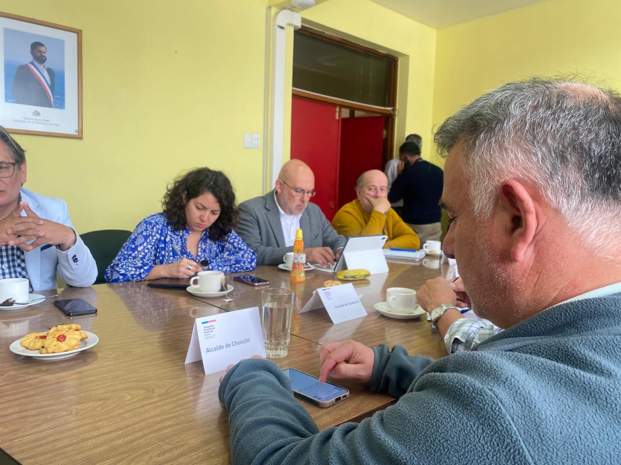 FERNANDO OYARZUN MACIAS, ALCALDE DE CHONCHI SOSTIENE IMPORTANTE REUNION CON MINISTRA DE DESARROLLO SOCIAL Y FAMILIA, JAVIERA TORO