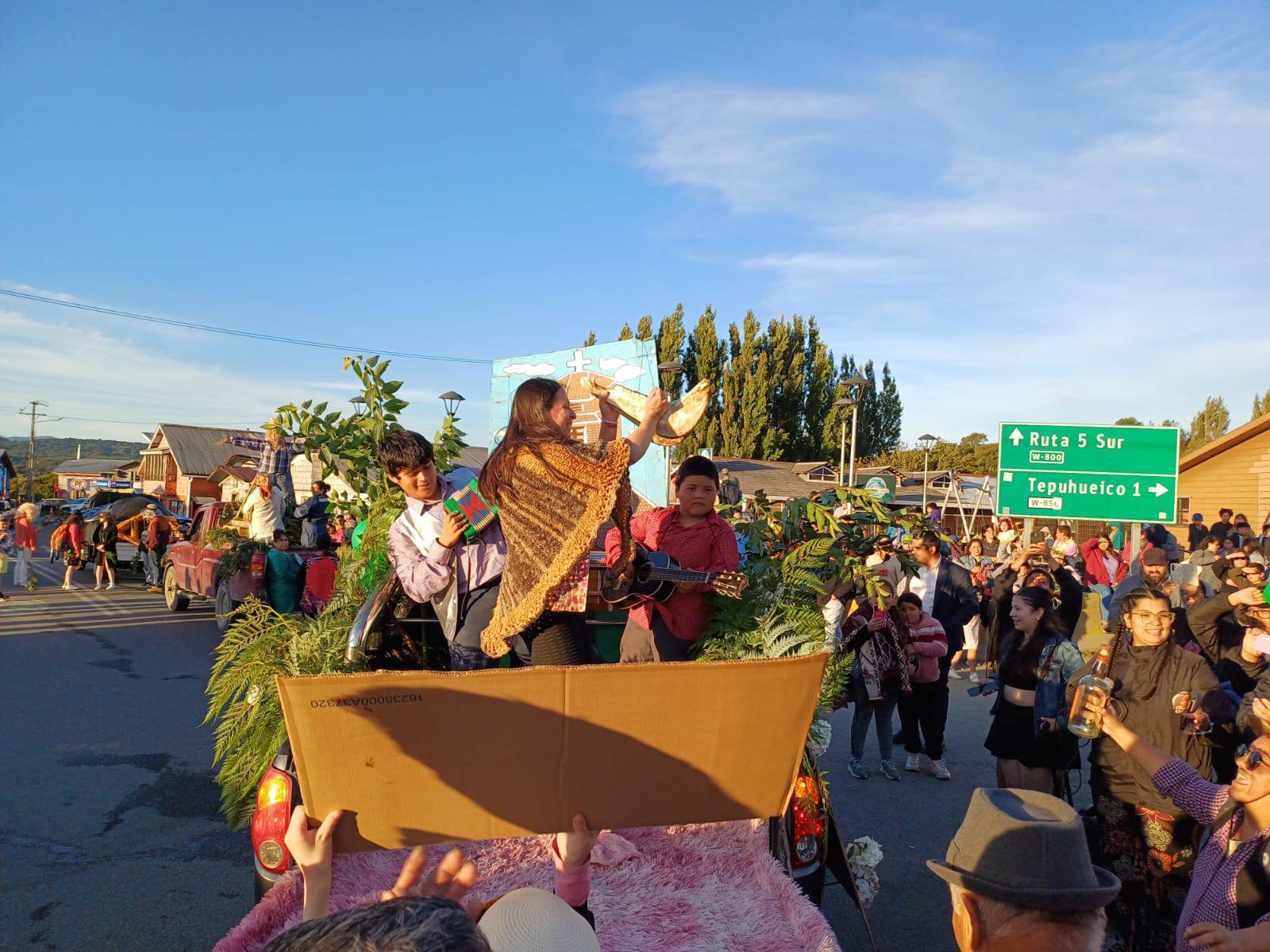 SEMANA HUILLINCANA SORPRENDE CON CARROS ALEGÓRICOS