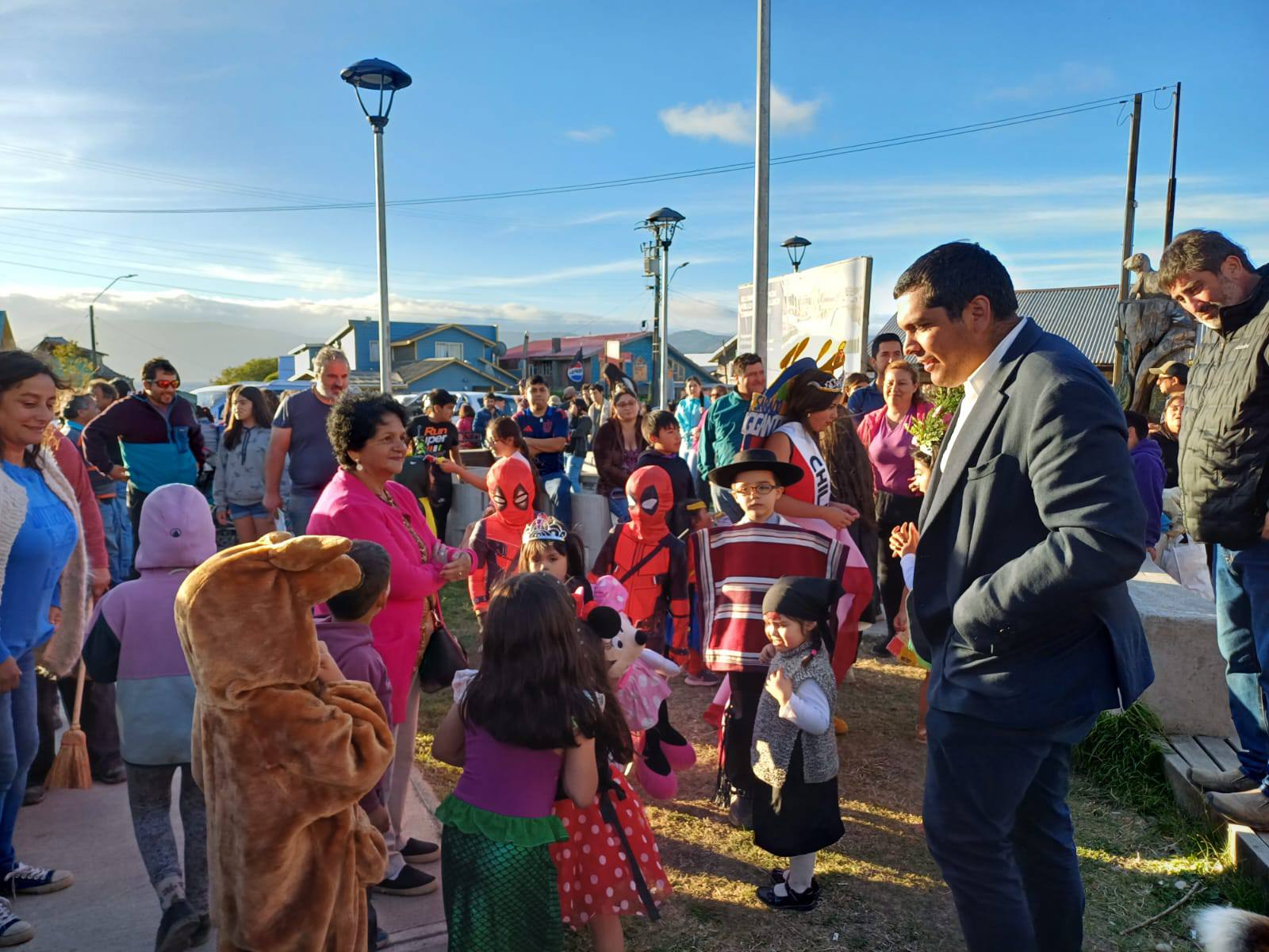 SEMANA HUILLINCANA SORPRENDE CON CARROS ALEGÓRICOS