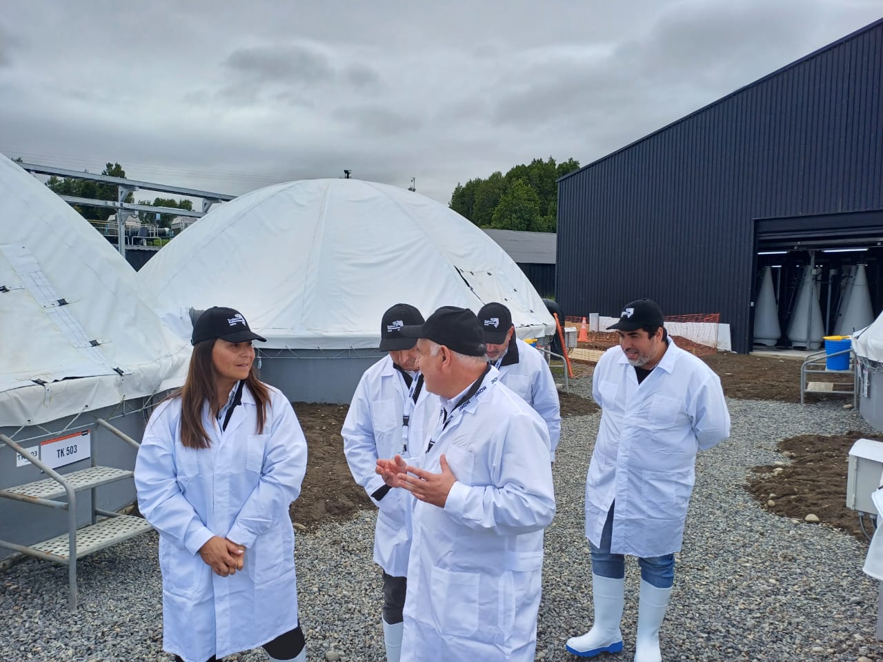 MOWI REALIZA PRIMERA VERSIÓN DE TURISMO SALMONERO EN CHONCHI.