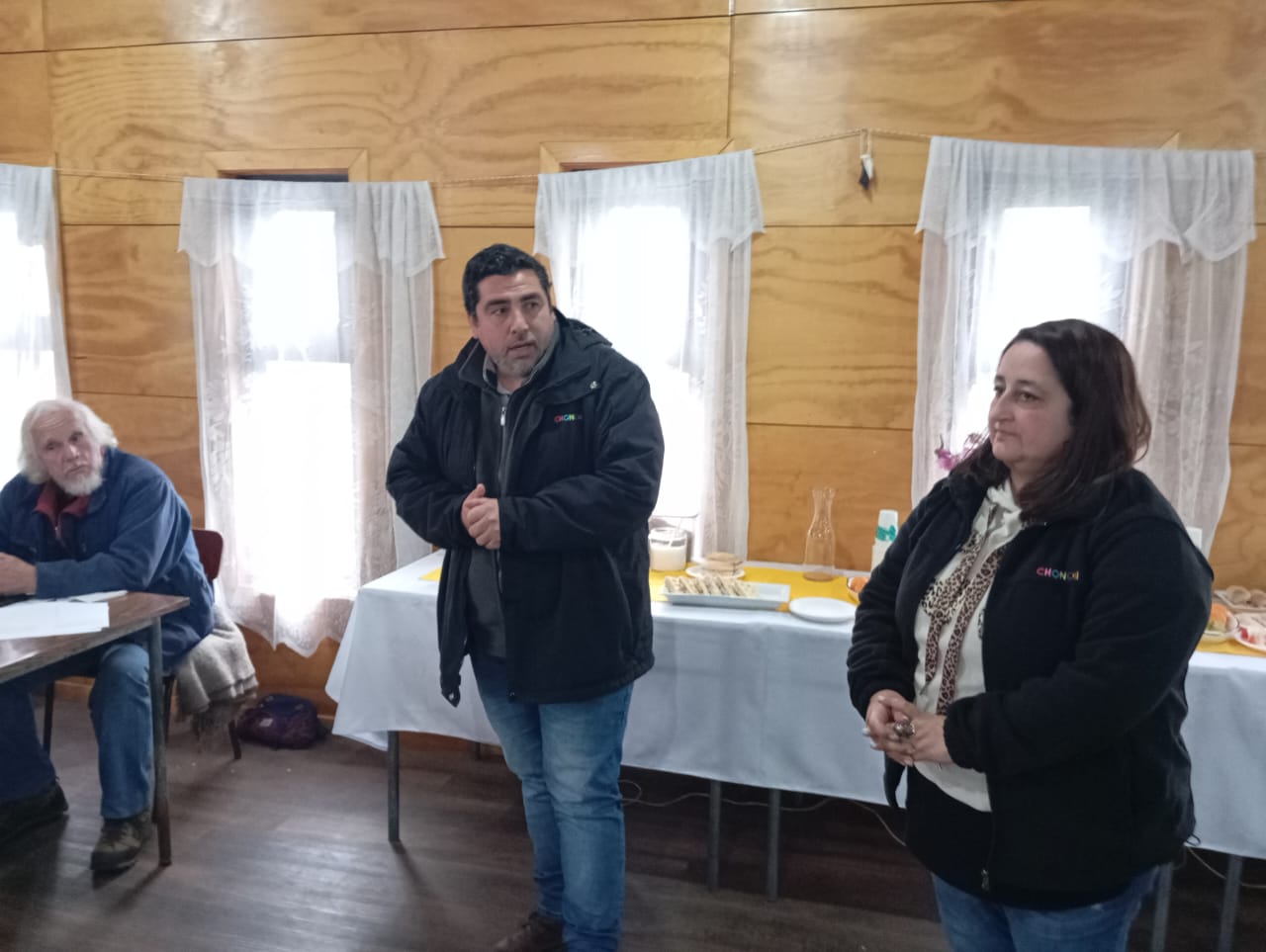 DIRIGENTES Y SOCIOS DE LAS COMUNIDADES INDÍGENAS DE LA CUENCA DEL LAGO HUILLINCO-CUCAO SE CAPACITAN EN ALFABETIZACIÓN DIGITAL.