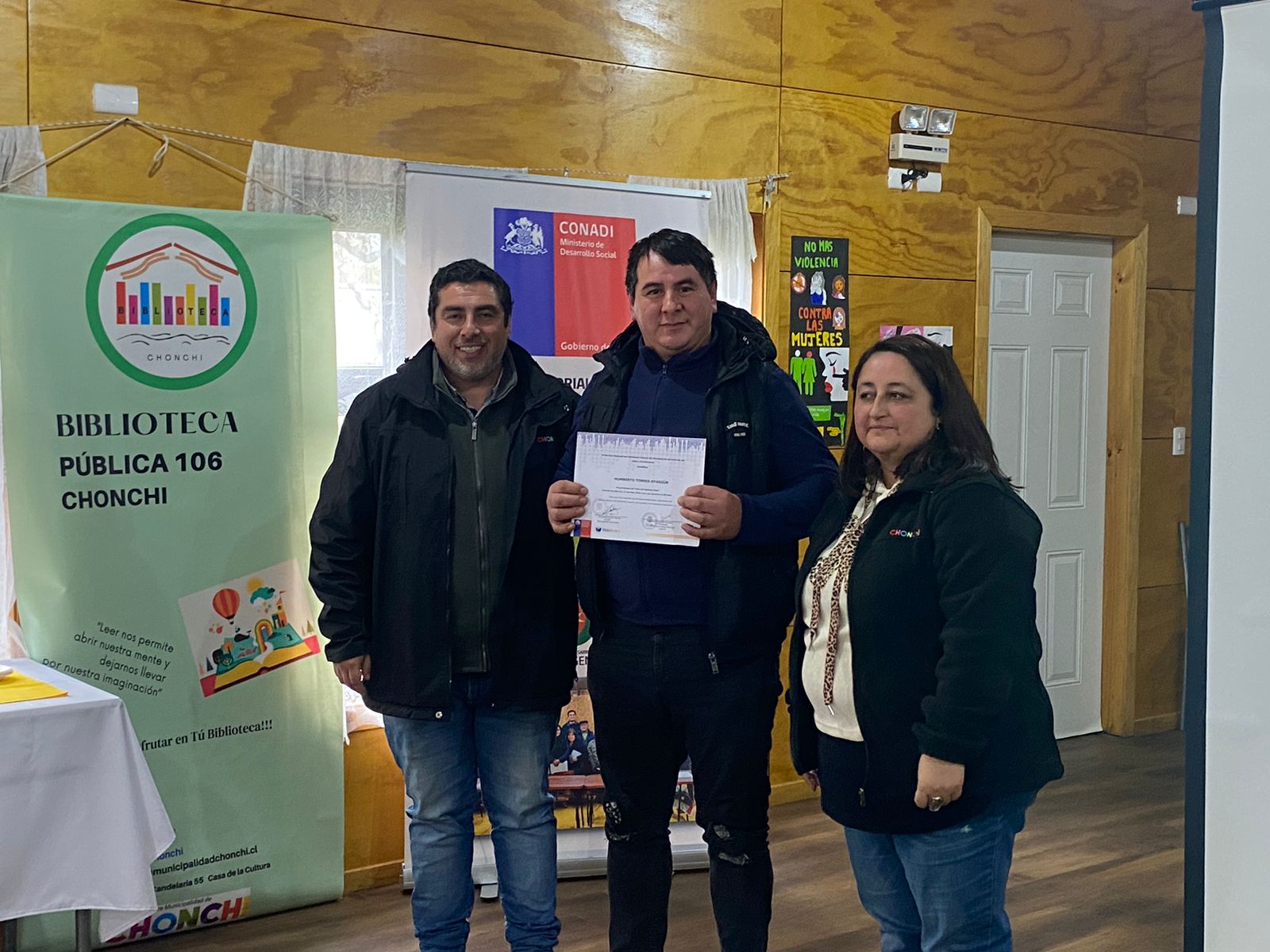 DIRIGENTES Y SOCIOS DE LAS COMUNIDADES INDÍGENAS DE LA CUENCA DEL LAGO HUILLINCO-CUCAO SE CAPACITAN EN ALFABETIZACIÓN DIGITAL.