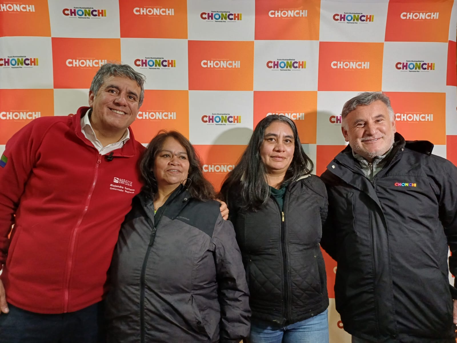 GOBIERNO REGIONAL Y MUNICIPIO DE CHONCHI FIRMAN IMPORTANTE CONVENIO POR MÁS DE $900 MILLONES PARA OBRAS DE INFRAESTRUCTURA LOCAL