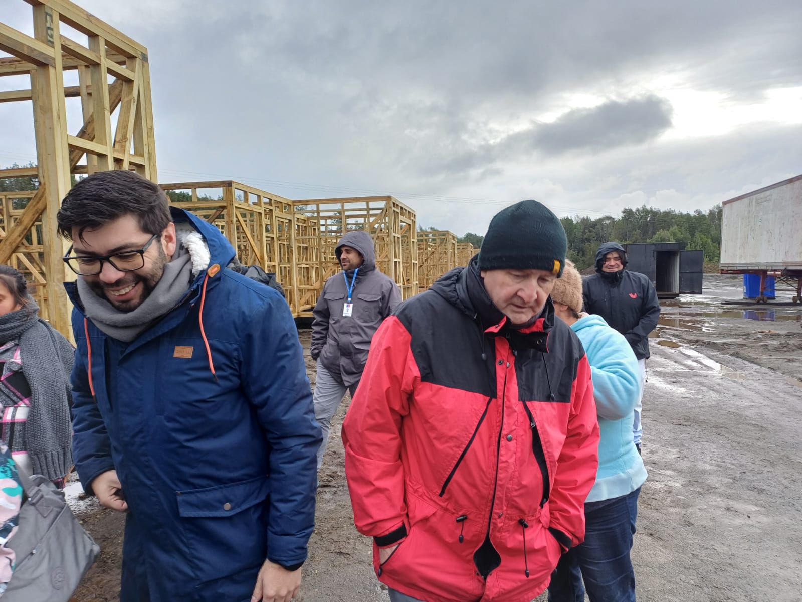 ALCALDE FERNANDO OYARZÚN Y SUBSECRETARIA DEL MINVU VISITAN VILLA “EL CANELO” DE PÚLPITO.