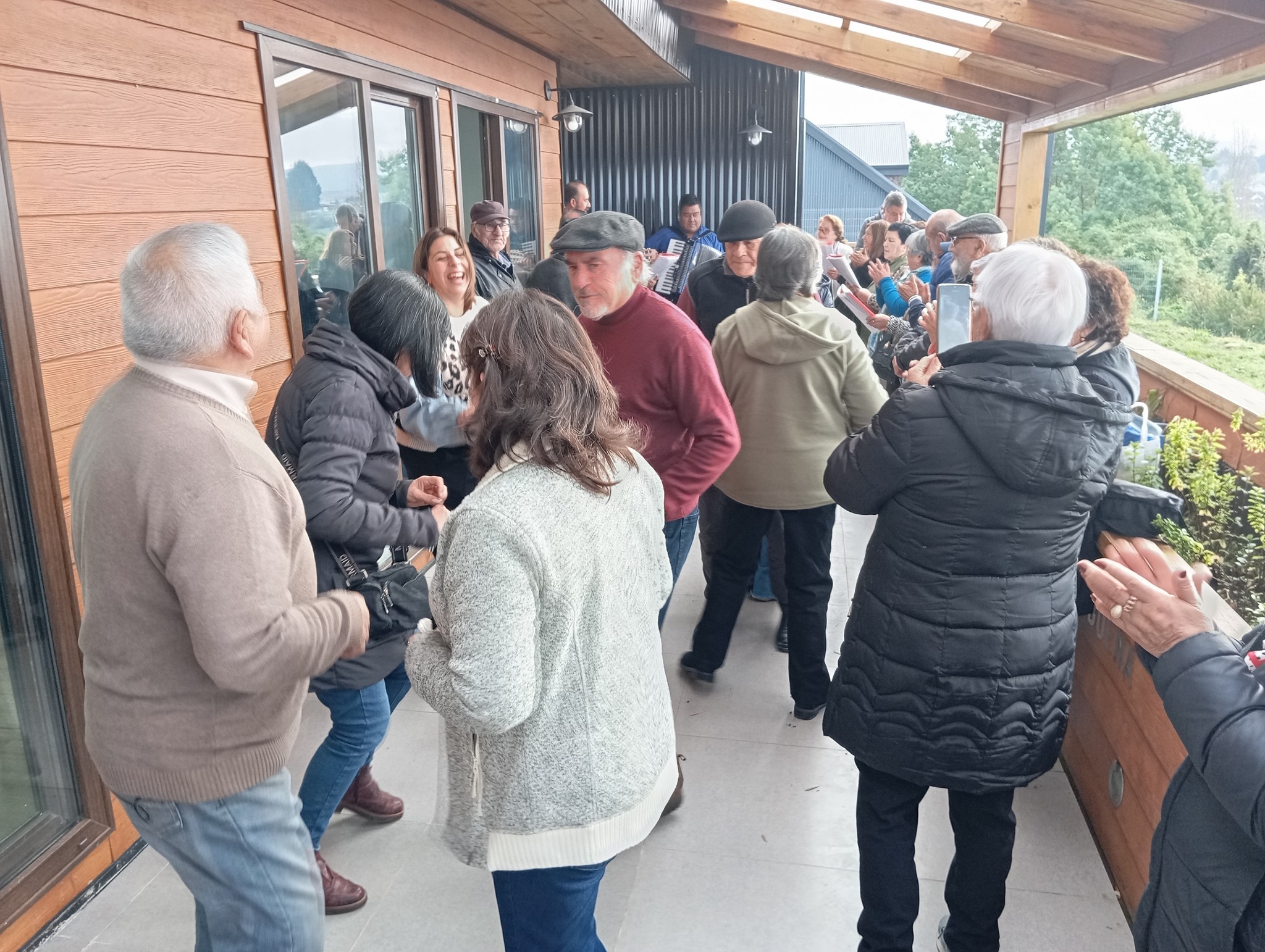 Programa Centro Diurno Comunitario de SENAMA celebra el Día del Padre en Chonchi