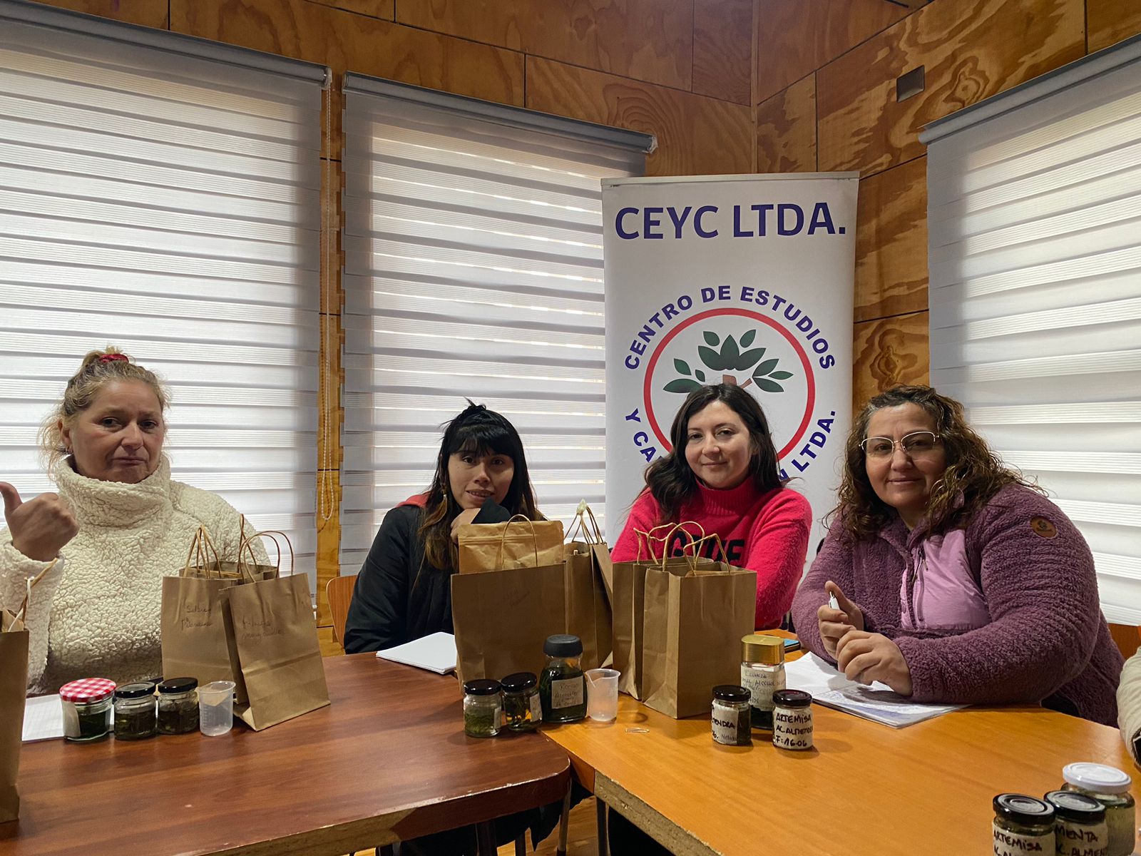15 PERSONAS SON FAVORECIDAS CON CURSO EN “TÉCNICAS DE ELABORACIÓN DE COSMÉTICA NATURAL” GESTIONADO POR LA OMIL DEL MUNICIPIO DE CHONCHI.