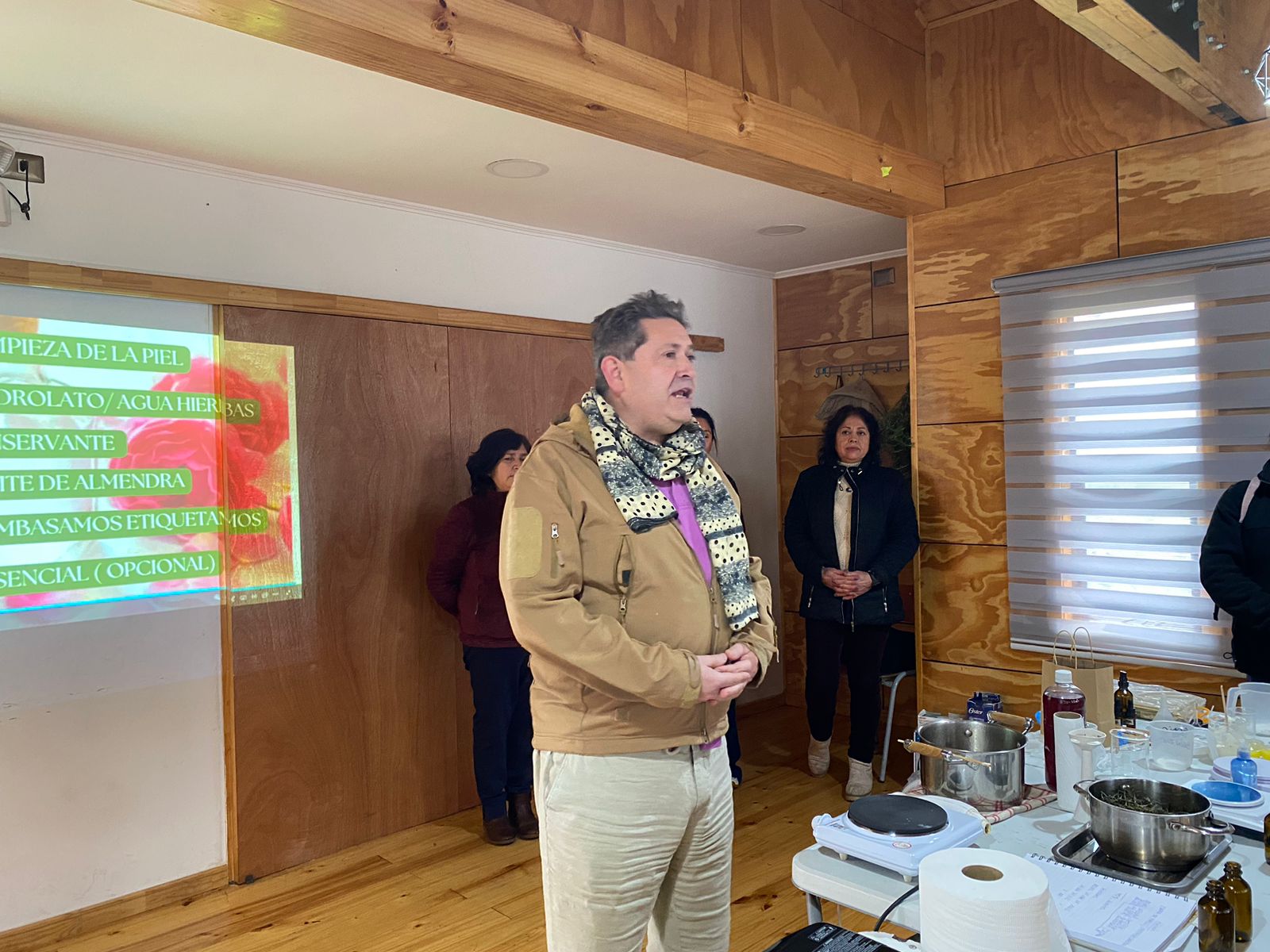 15 PERSONAS SON FAVORECIDAS CON CURSO EN “TÉCNICAS DE ELABORACIÓN DE COSMÉTICA NATURAL” GESTIONADO POR LA OMIL DEL MUNICIPIO DE CHONCHI.