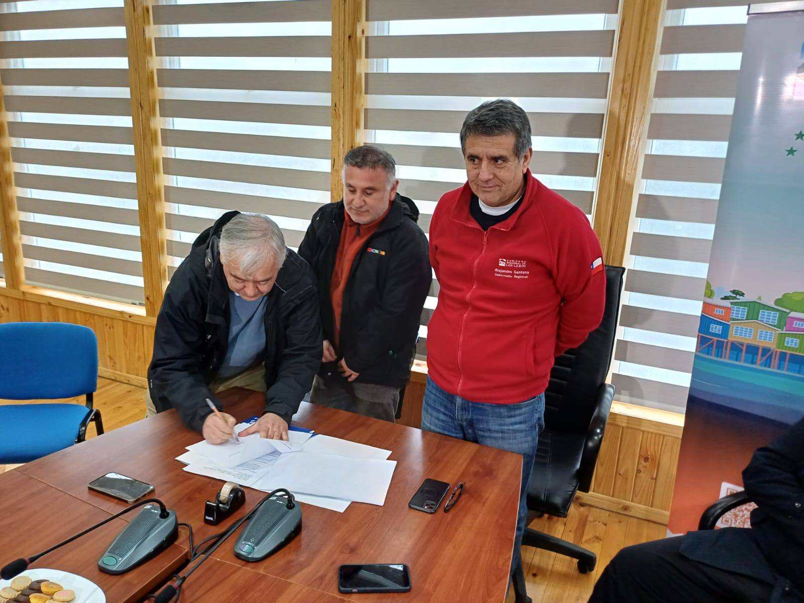 291 FAMILIAS DE CHONCHI TENDRÁN SOLUCIÓN SANITARIA GRACIAS A INEDITO CONVENIO DEL GOBIERNO REGIONAL, MUNICIPIO Y SURALIS.