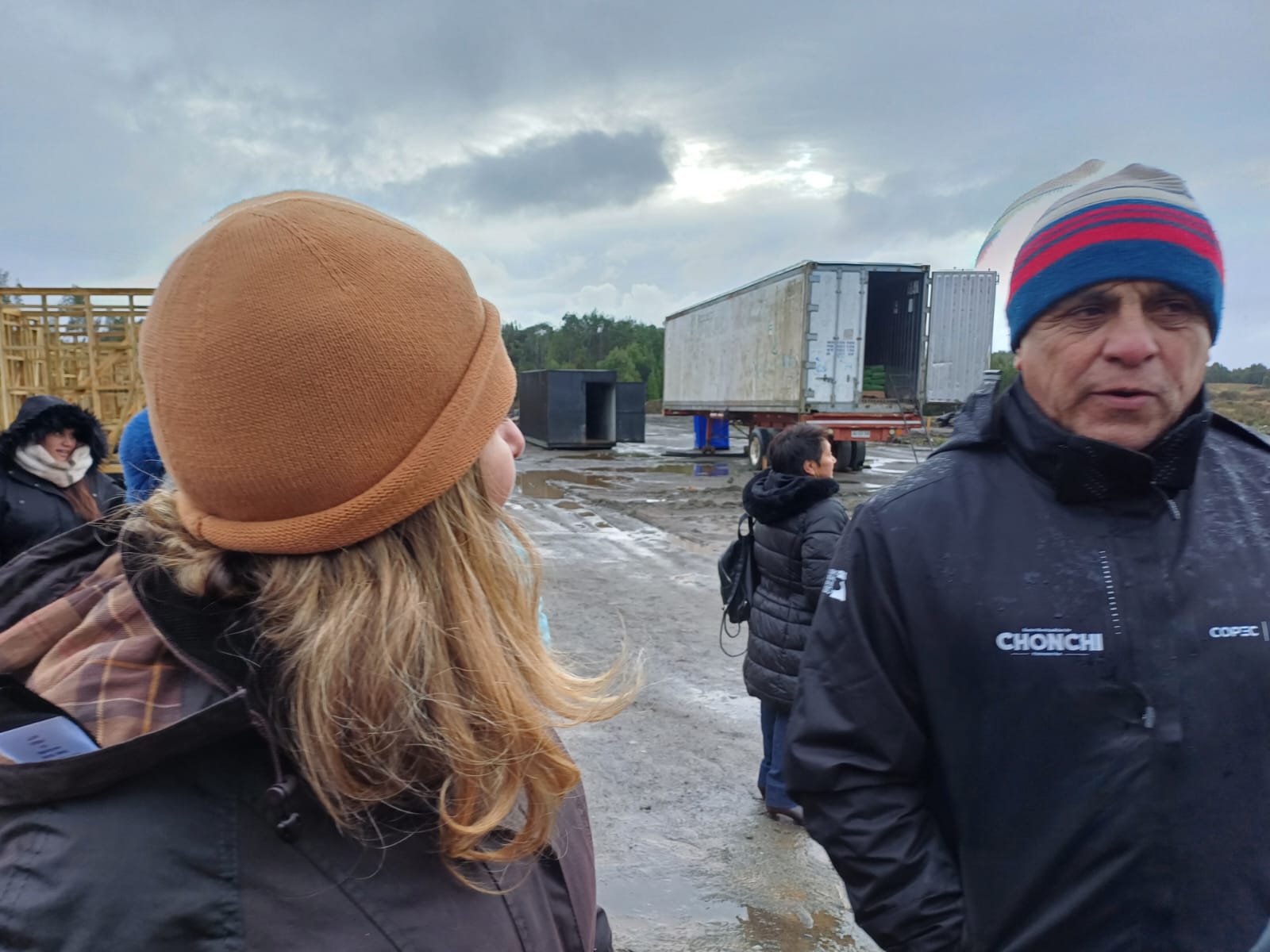 ALCALDE FERNANDO OYARZÚN Y SUBSECRETARIA DEL MINVU VISITAN VILLA “EL CANELO” DE PÚLPITO.