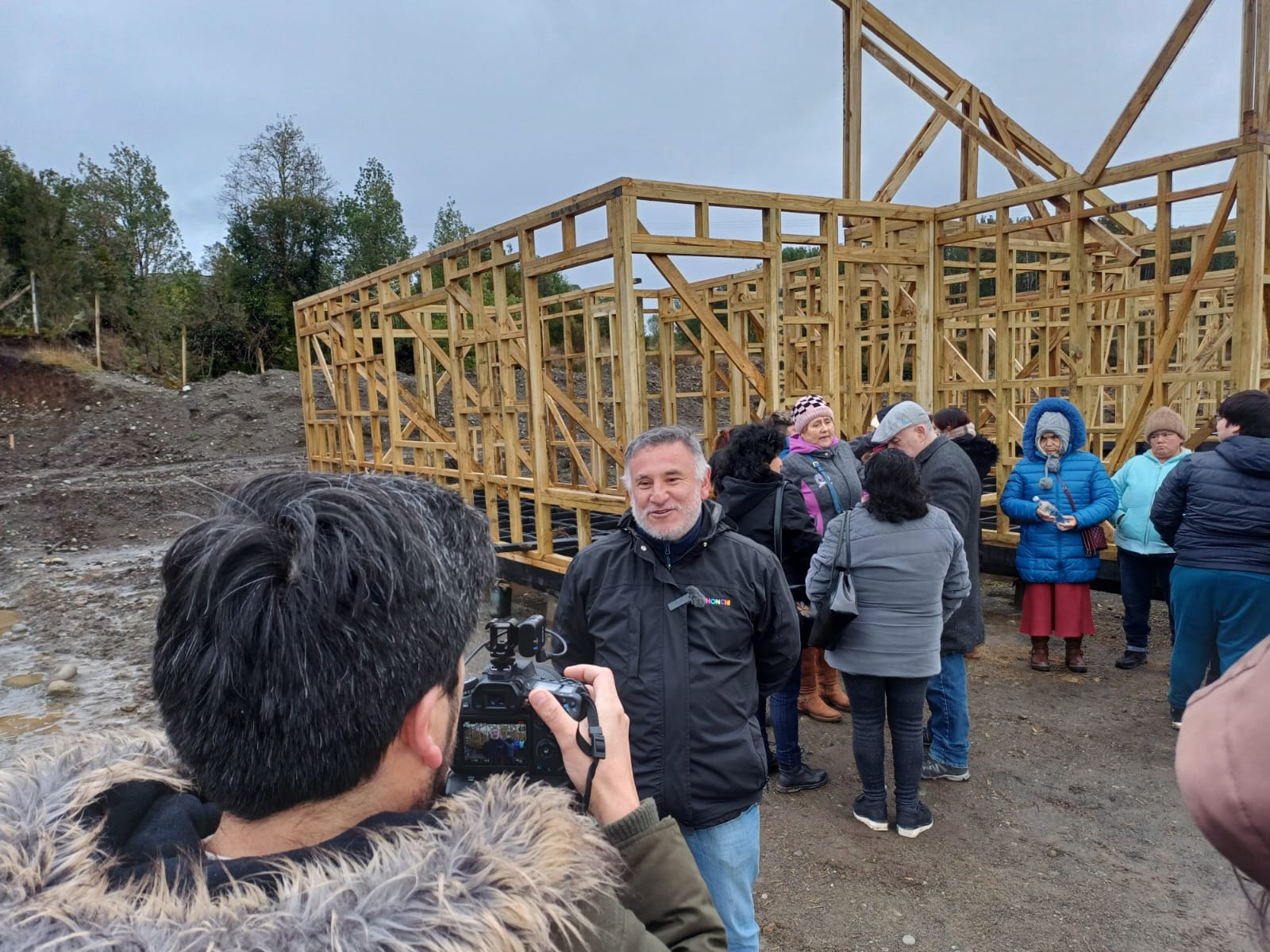 ALCALDE FERNANDO OYARZÚN Y SUBSECRETARIA DEL MINVU VISITAN VILLA “EL CANELO” DE PÚLPITO.
