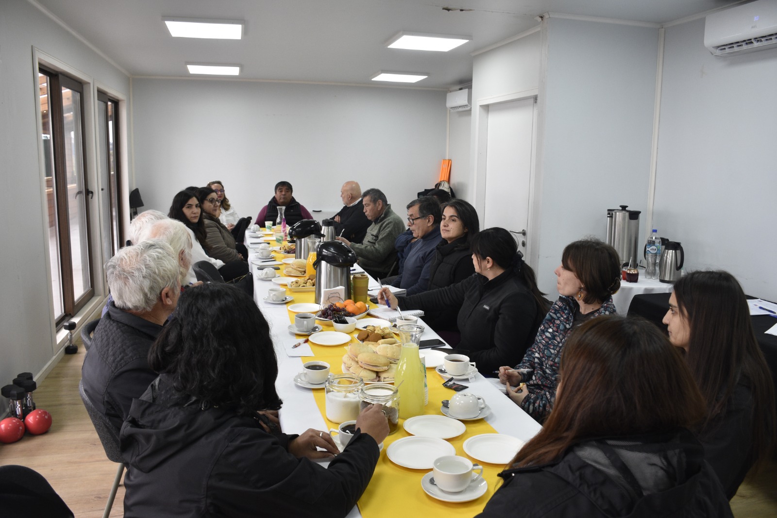 Diálogo y territorio: comunidades indígenas del lago Huillinco–Cucao se articulan con el Estado.