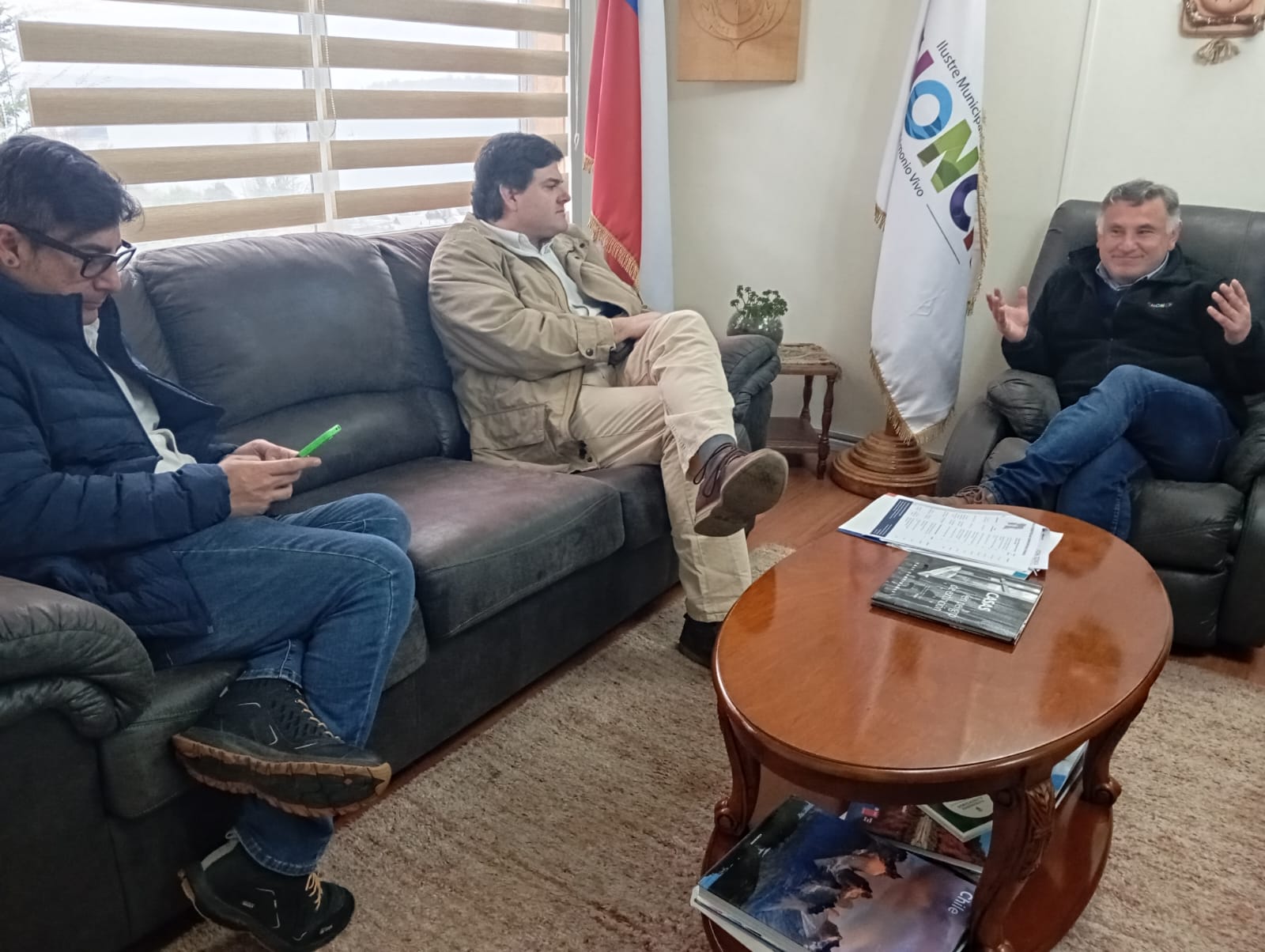 ALCALDE FERNANDO OYARZUN SOSTIENE IMPORTANTE REUNIÓN CON EL PRESIDENTE DE LA ASOCIACIÓN CHILENA DE MUNICIPALIDADES