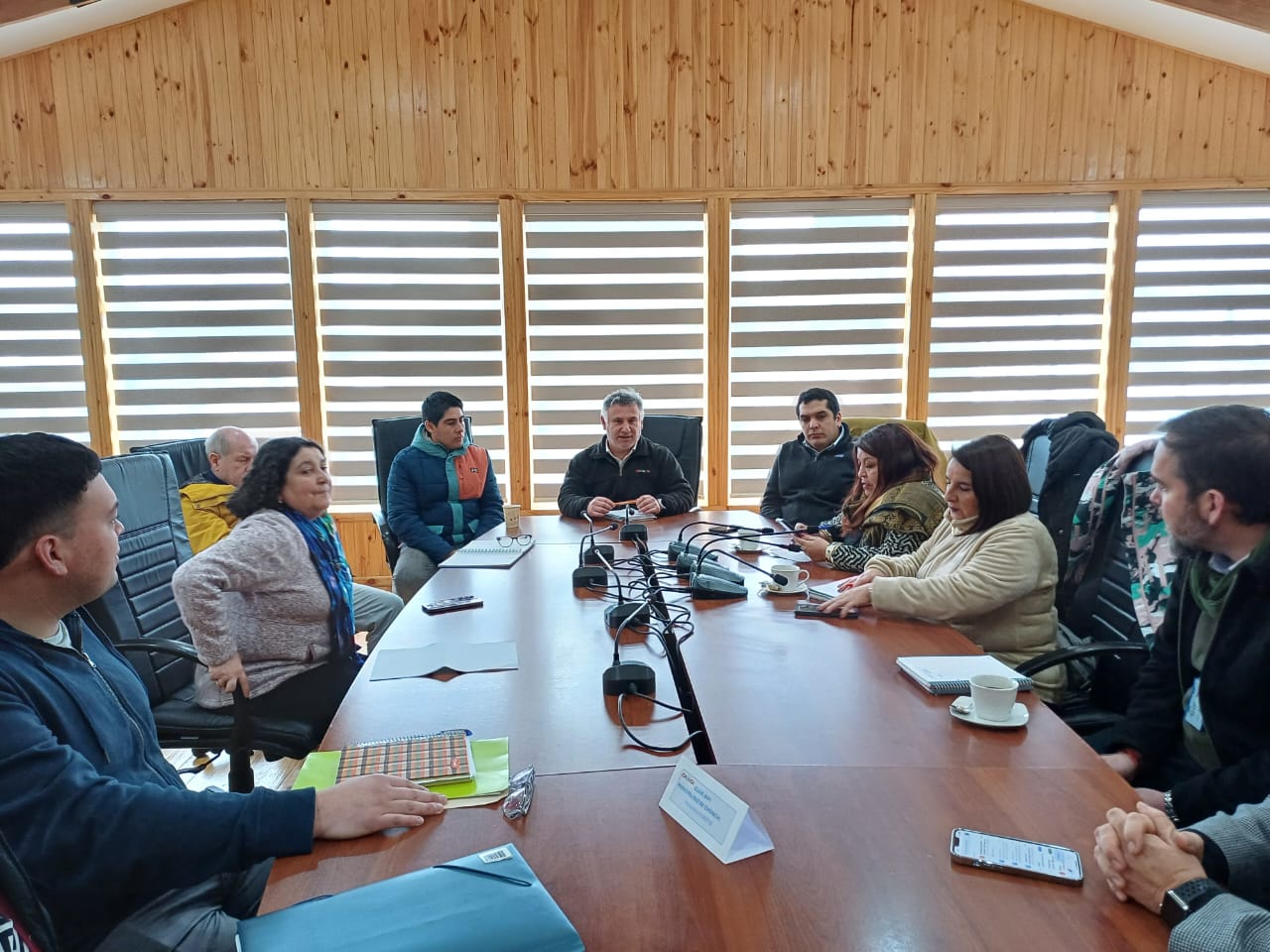ALCALDE FERNANDO OYARZÚN Y EL CONCEJO MUNICIPAL DE CHONCHI SE REUNEN CON EL DIRECTOR REGIONAL DEL SII.