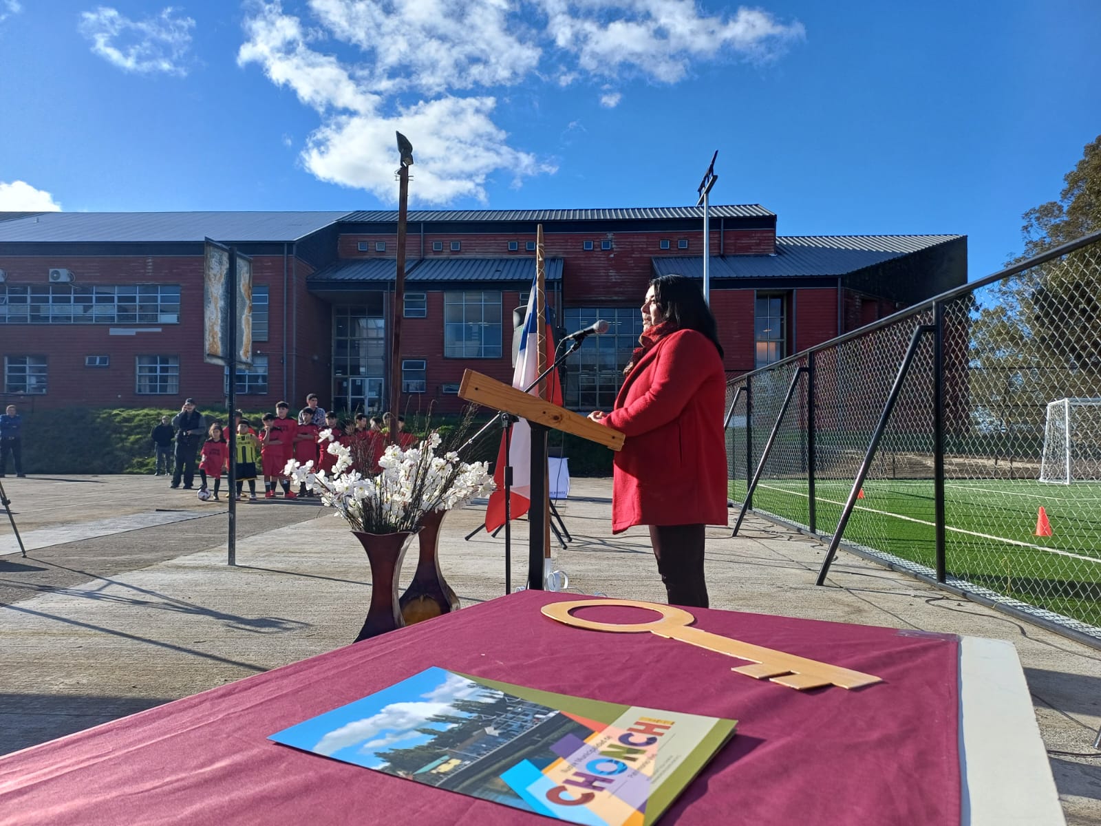 CON LA PRESENCIA DE DIVERSAS AUTORIDADES FUE INAUGURADA FLAMANTE “CANCHA DE FUTBOLITO” DEL LICEO MANUEL JESÚS ANDRADE BÓRQUEZ DE CHONCHI.