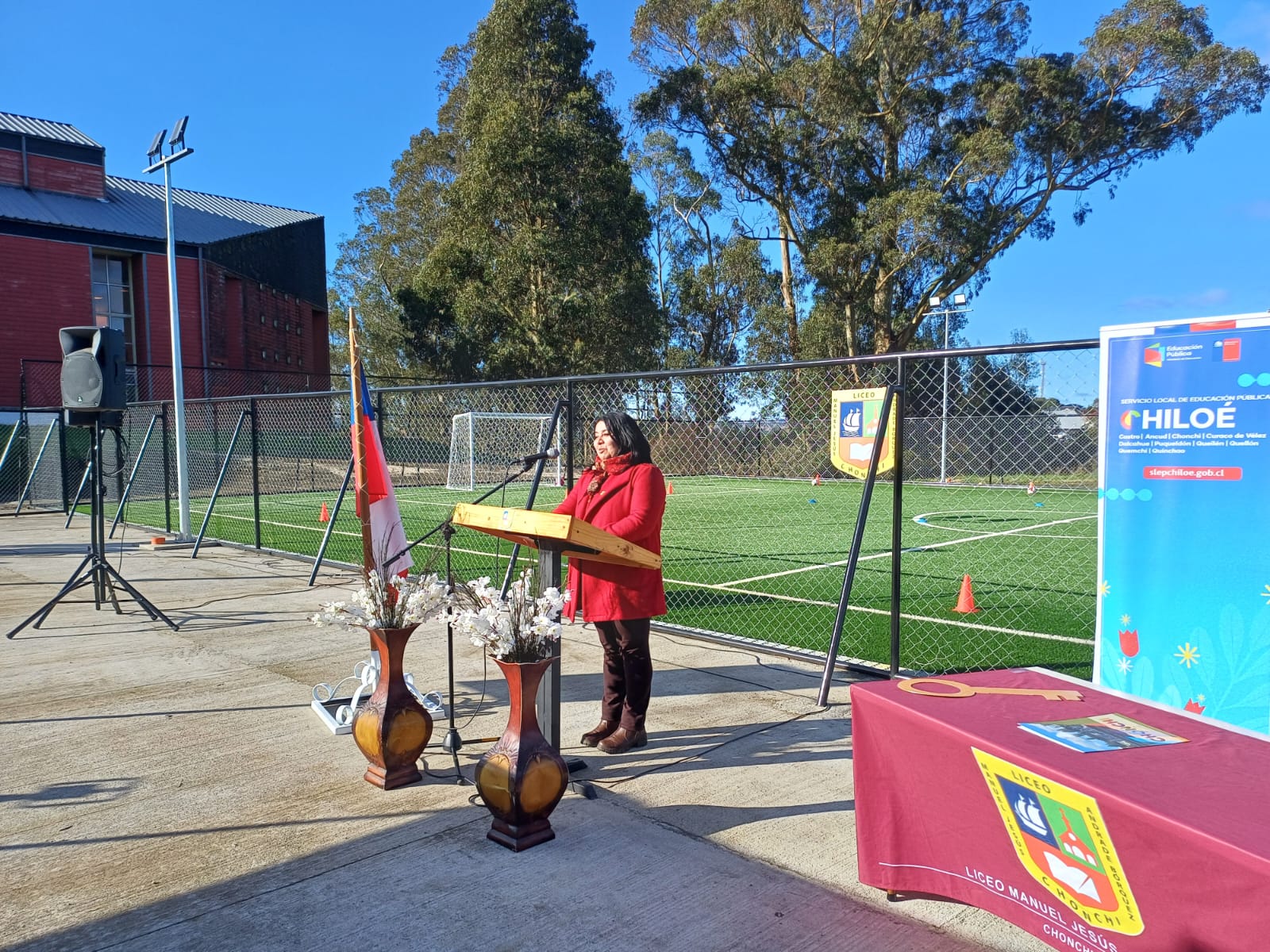 CON LA PRESENCIA DE DIVERSAS AUTORIDADES FUE INAUGURADA FLAMANTE “CANCHA DE FUTBOLITO” DEL LICEO MANUEL JESÚS ANDRADE BÓRQUEZ DE CHONCHI.