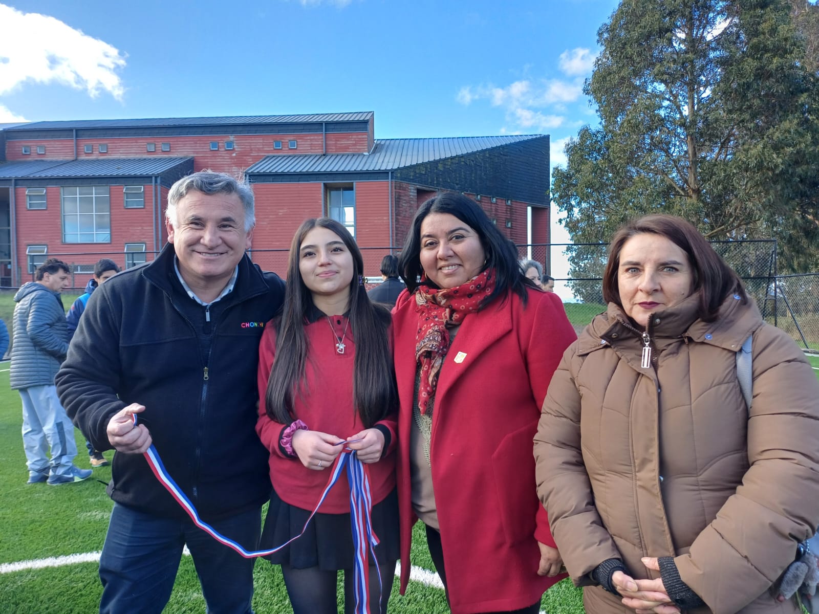 CON LA PRESENCIA DE DIVERSAS AUTORIDADES FUE INAUGURADA FLAMANTE “CANCHA DE FUTBOLITO” DEL LICEO MANUEL JESÚS ANDRADE BÓRQUEZ DE CHONCHI.