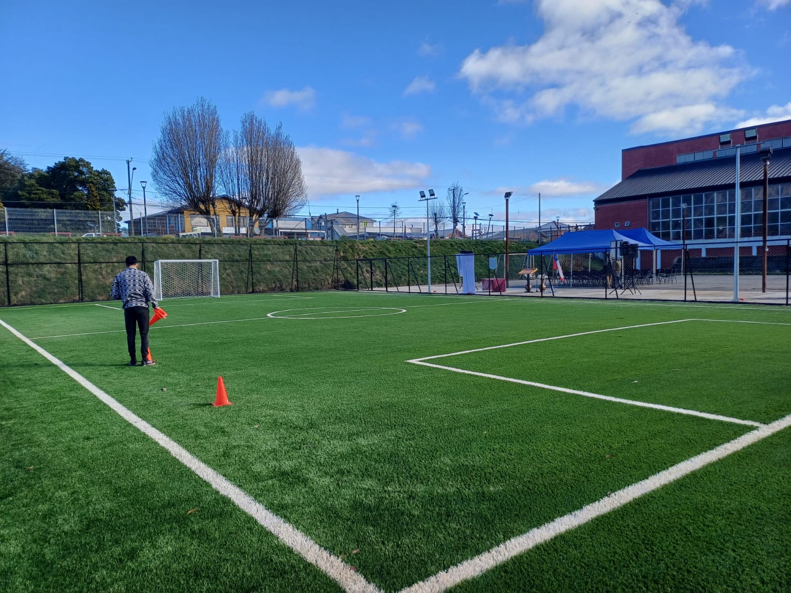 CON LA PRESENCIA DE DIVERSAS AUTORIDADES FUE INAUGURADA FLAMANTE “CANCHA DE FUTBOLITO” DEL LICEO MANUEL JESÚS ANDRADE BÓRQUEZ DE CHONCHI.