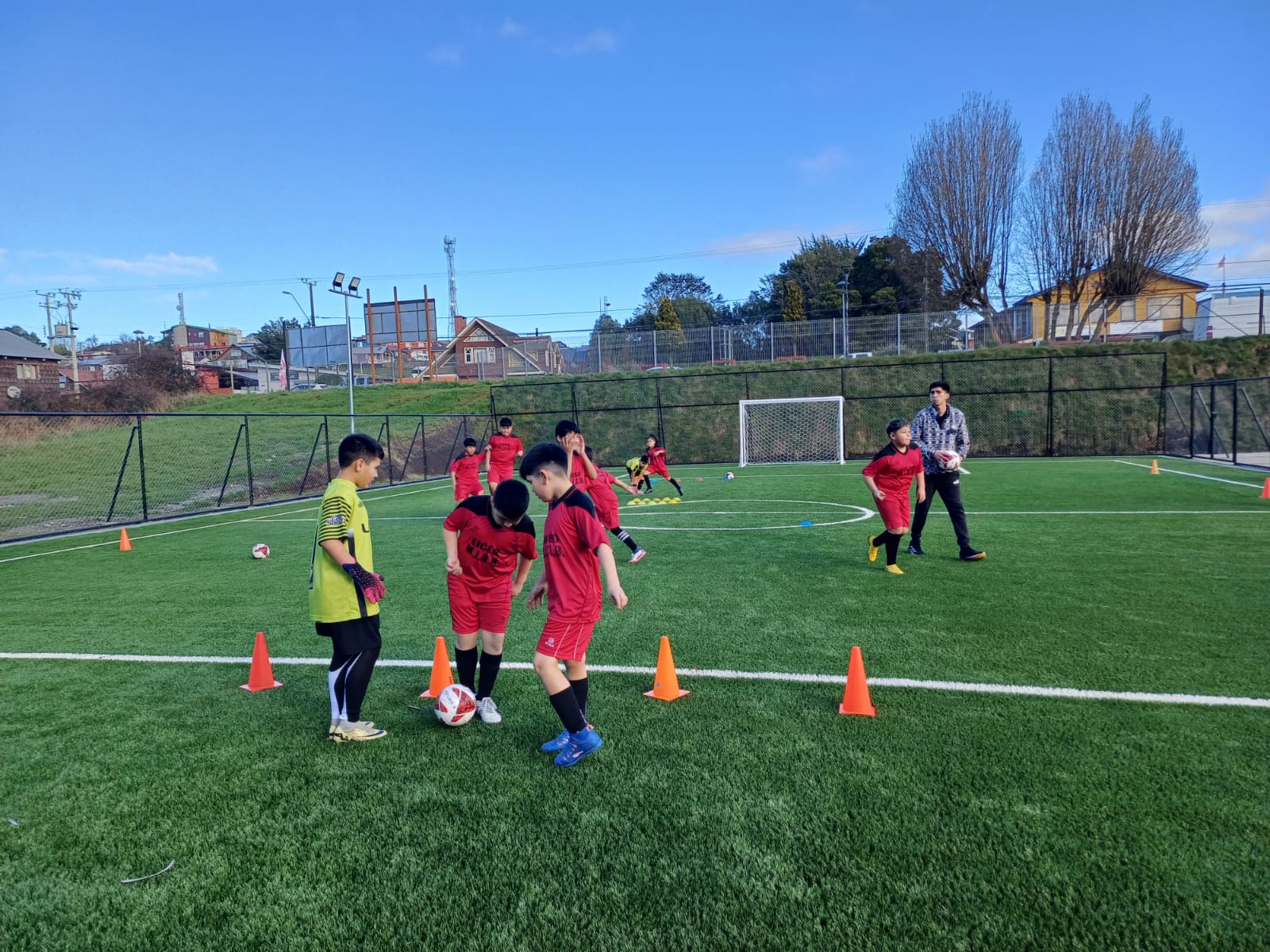 CON LA PRESENCIA DE DIVERSAS AUTORIDADES FUE INAUGURADA FLAMANTE “CANCHA DE FUTBOLITO” DEL LICEO MANUEL JESÚS ANDRADE BÓRQUEZ DE CHONCHI.