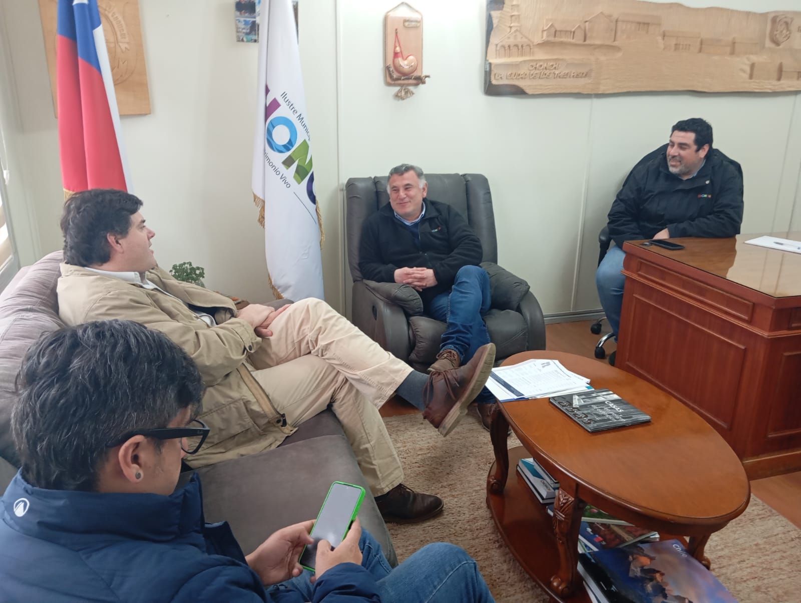 ALCALDE FERNANDO OYARZUN SOSTIENE IMPORTANTE REUNIÓN CON EL PRESIDENTE DE LA ASOCIACIÓN CHILENA DE MUNICIPALIDADES