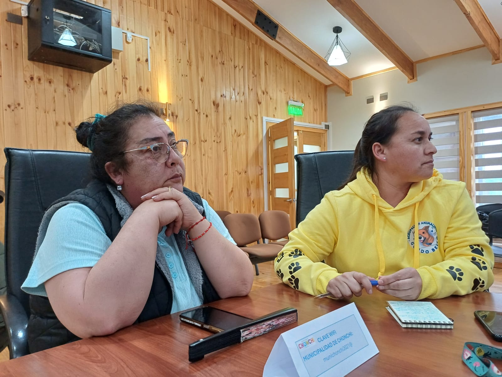 Alcalde de Chonchi, los equipos municipales y la Agrupación Animalista Gordo Bello se reúnen por el bienestar animal, tenencia de responsable y políticas municipales.