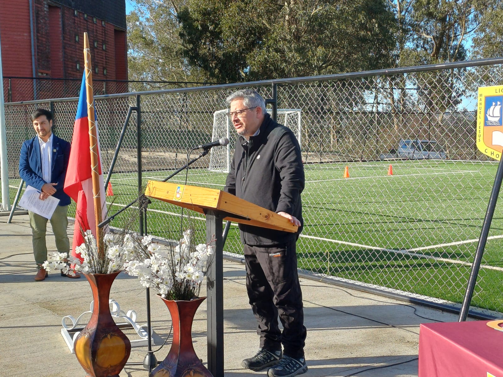 CON LA PRESENCIA DE DIVERSAS AUTORIDADES FUE INAUGURADA FLAMANTE “CANCHA DE FUTBOLITO” DEL LICEO MANUEL JESÚS ANDRADE BÓRQUEZ DE CHONCHI.