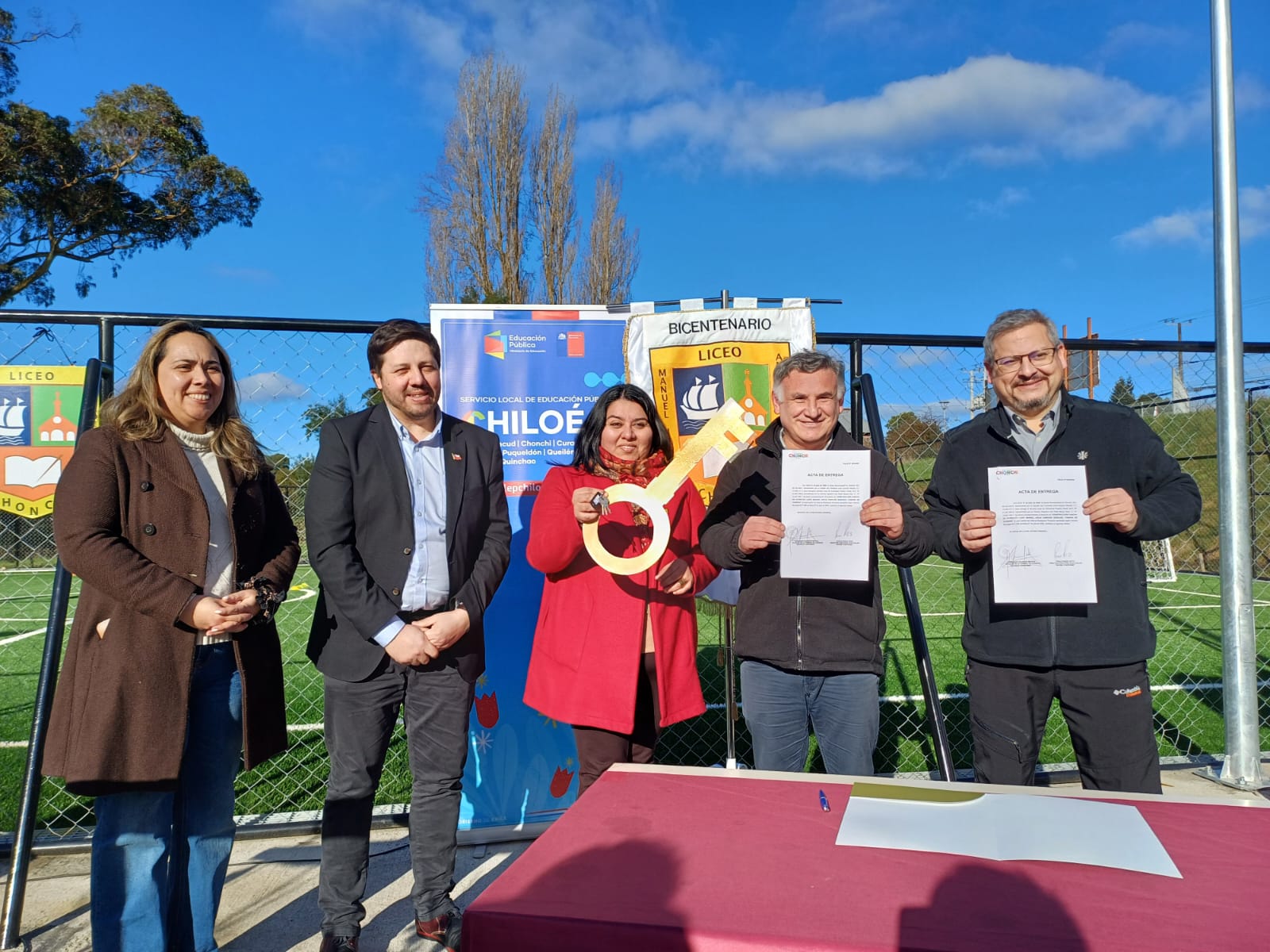 CON LA PRESENCIA DE DIVERSAS AUTORIDADES FUE INAUGURADA FLAMANTE “CANCHA DE FUTBOLITO” DEL LICEO MANUEL JESÚS ANDRADE BÓRQUEZ DE CHONCHI.