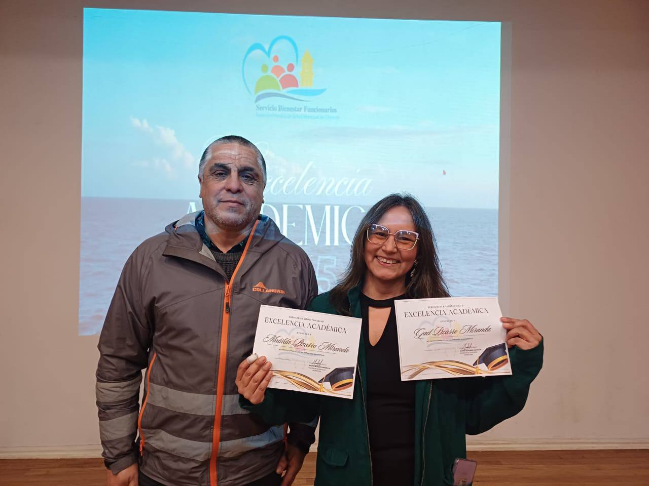 HIJOS DEL COMITÉ DE BIENESTAR DE LA SALUD MUNICIPAL SON PREMIADOS CON LA «EXCELENCIA ACADÉMICA».