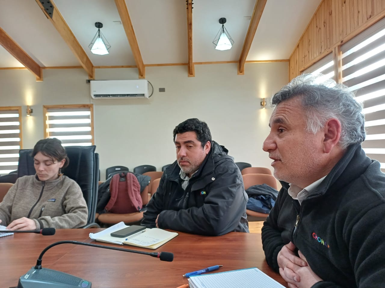 Alcalde de Chonchi, los equipos municipales y la Agrupación Animalista Gordo Bello se reúnen por el bienestar animal, tenencia de responsable y políticas municipales.