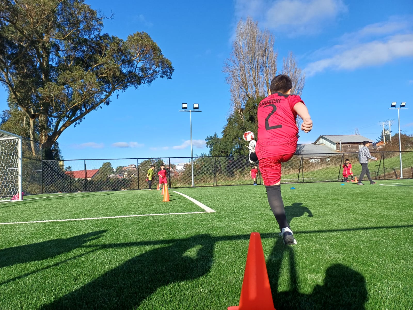 CON LA PRESENCIA DE DIVERSAS AUTORIDADES FUE INAUGURADA FLAMANTE “CANCHA DE FUTBOLITO” DEL LICEO MANUEL JESÚS ANDRADE BÓRQUEZ DE CHONCHI.