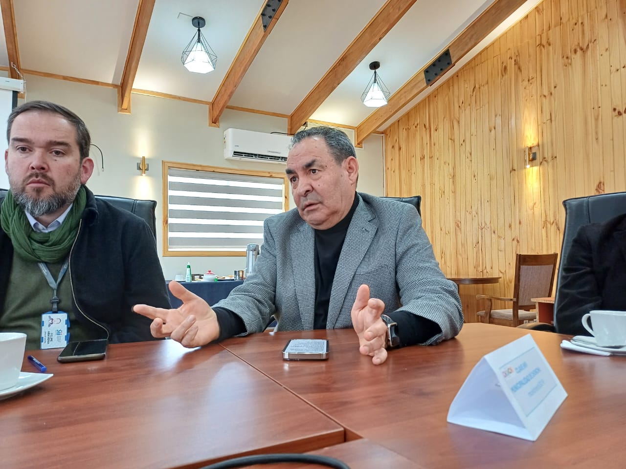 ALCALDE FERNANDO OYARZÚN Y EL CONCEJO MUNICIPAL DE CHONCHI SE REUNEN CON EL DIRECTOR REGIONAL DEL SII.