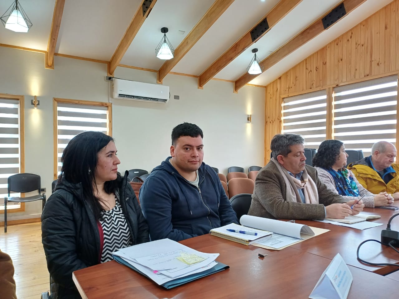 ALCALDE FERNANDO OYARZÚN Y EL CONCEJO MUNICIPAL DE CHONCHI SE REUNEN CON EL DIRECTOR REGIONAL DEL SII.