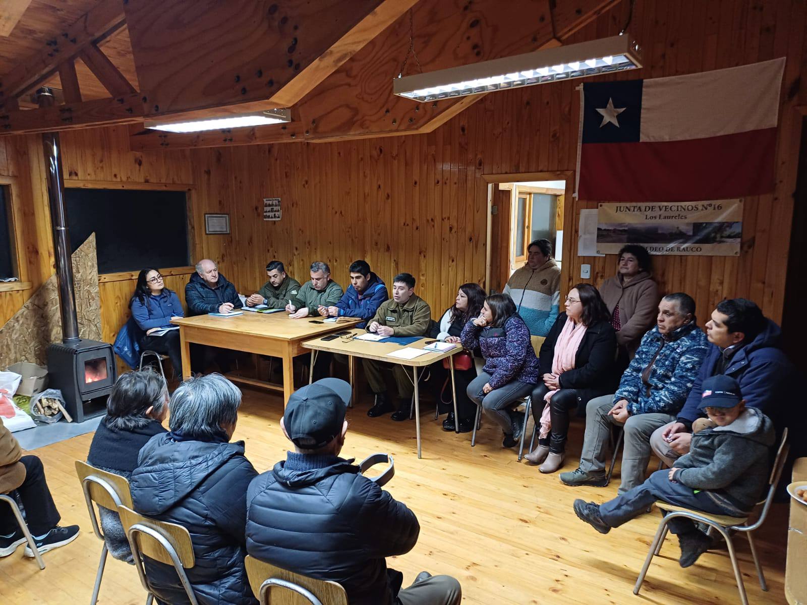 JUNTAS DE VECINOS DE CHONCHI SE  REUNEN CON AUTORIDADES PARA ABORDAR PROBLEMÁTICAS COMUNALES DE SEGURIDAD.