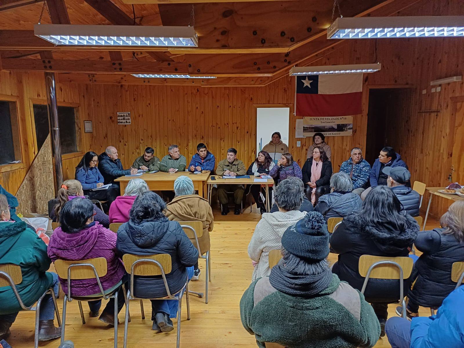 JUNTAS DE VECINOS DE CHONCHI SE  REUNEN CON AUTORIDADES PARA ABORDAR PROBLEMÁTICAS COMUNALES DE SEGURIDAD.