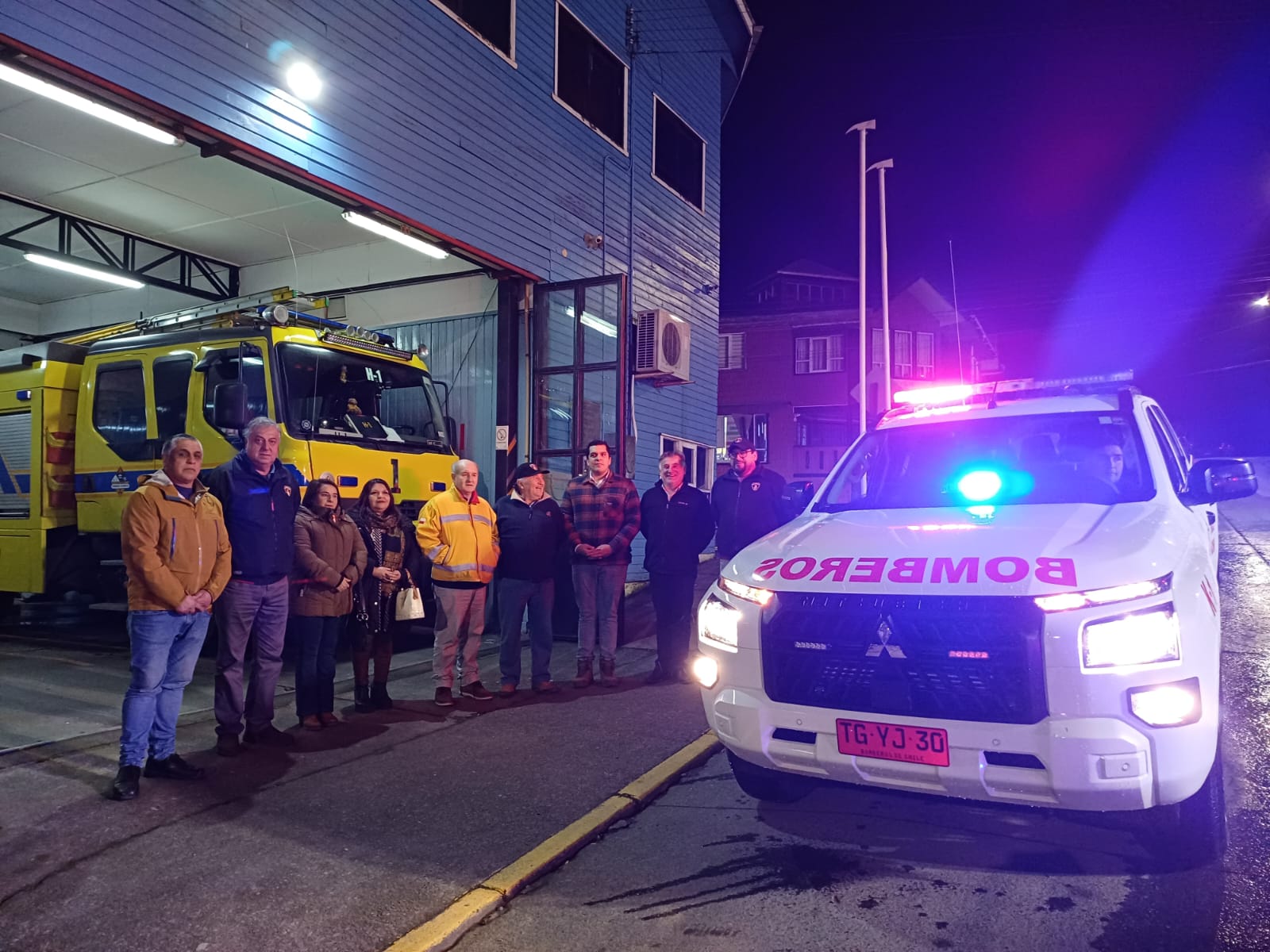 CON FLAMANTE NUEVA CAMIONETA DE COMANDANCIA CUENTA EL CUERPO DE BOMBEROS DE CHONCHI
