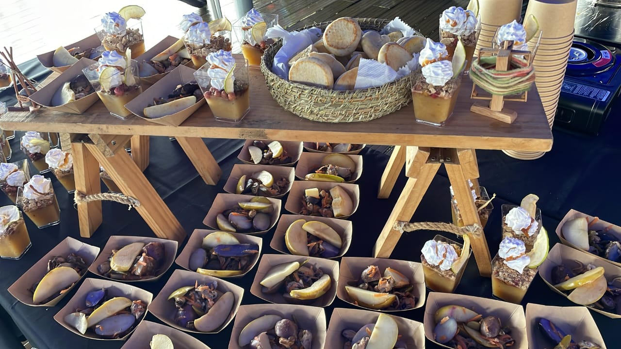 Sabores Ancestrales de Chiloé en costanera de Chonchi.