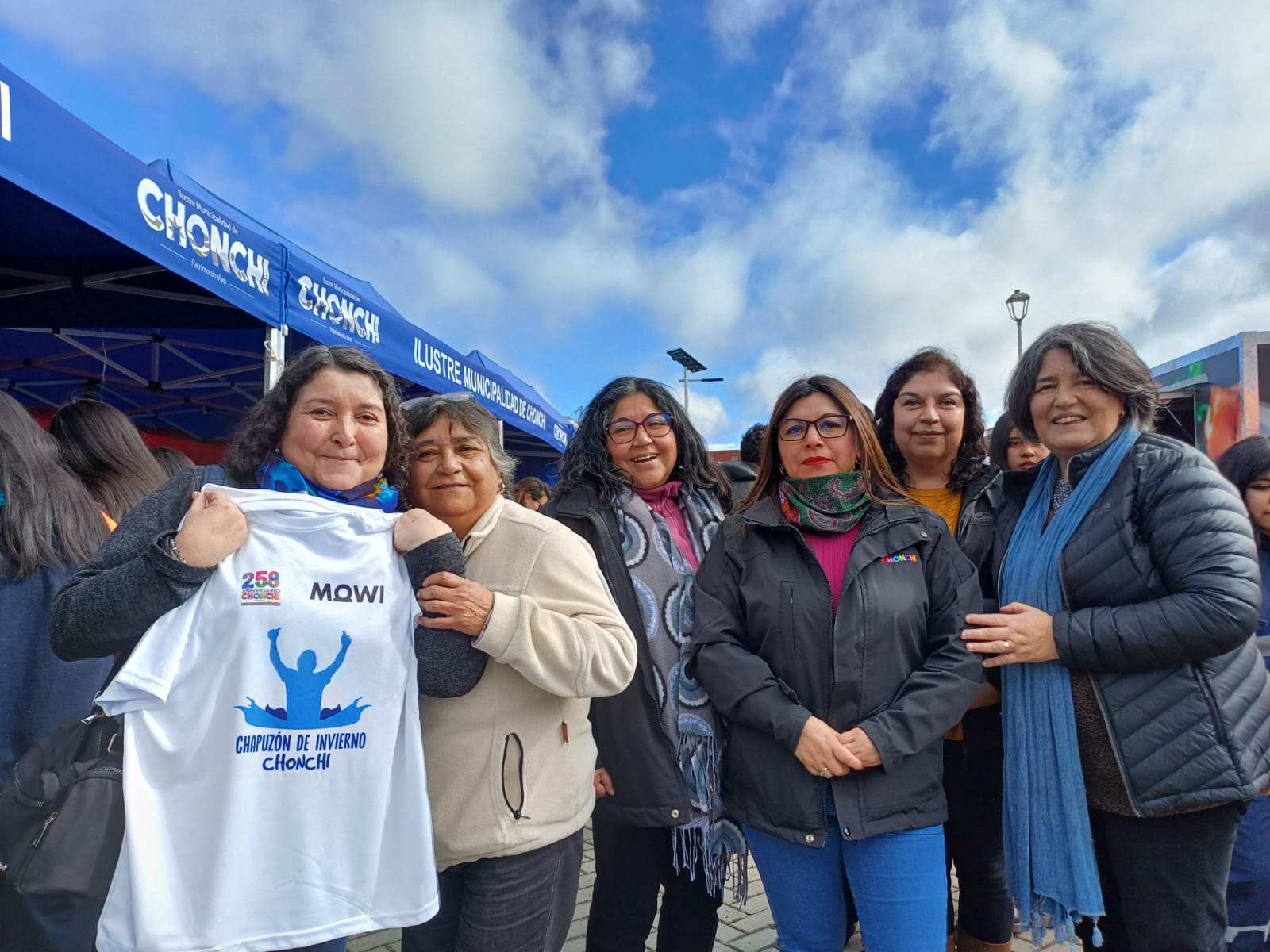 se realizó el Primer Chapuzón de Invierno de Chonchi y se escribió una página histórica con la increíble participación de MIL VALIENTES.