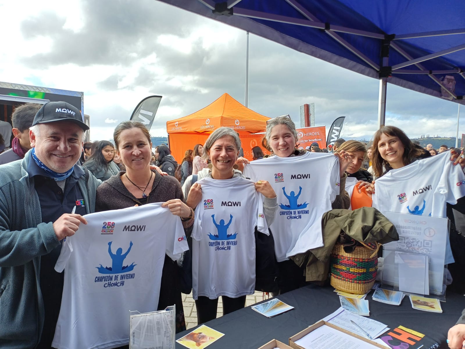 se realizó el Primer Chapuzón de Invierno de Chonchi y se escribió una página histórica con la increíble participación de MIL VALIENTES.