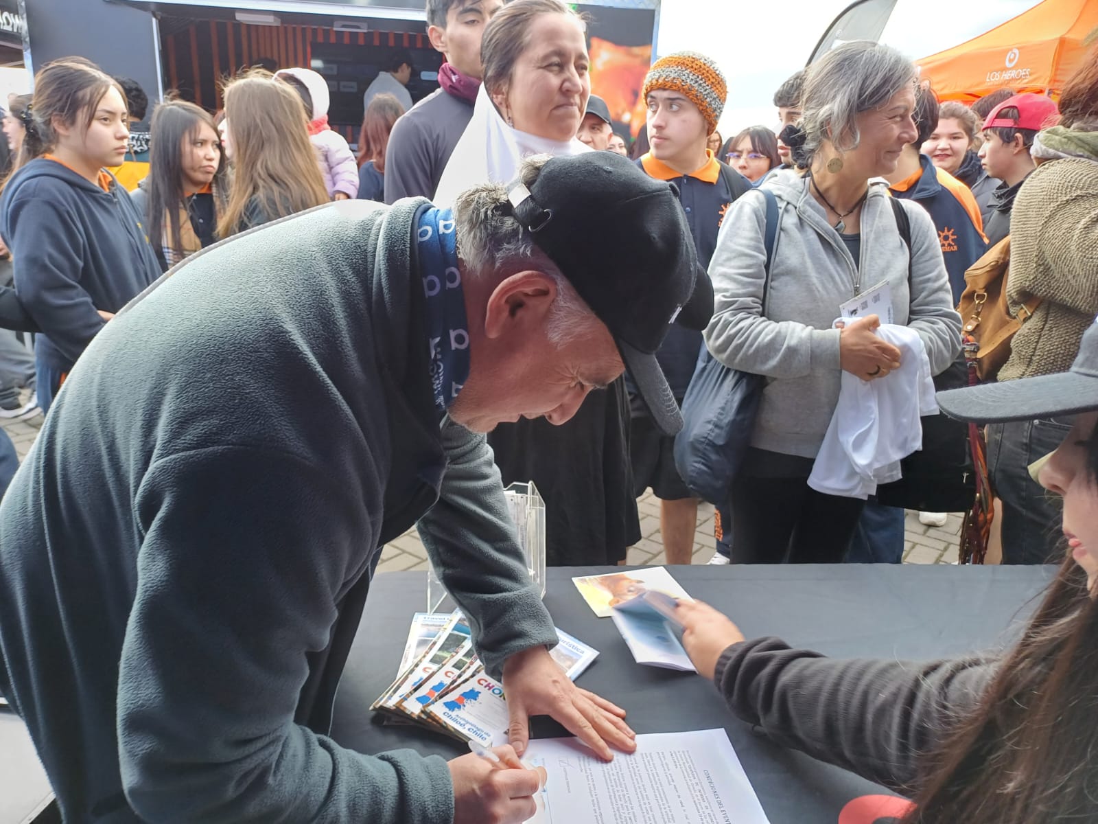se realizó el Primer Chapuzón de Invierno de Chonchi y se escribió una página histórica con la increíble participación de MIL VALIENTES.