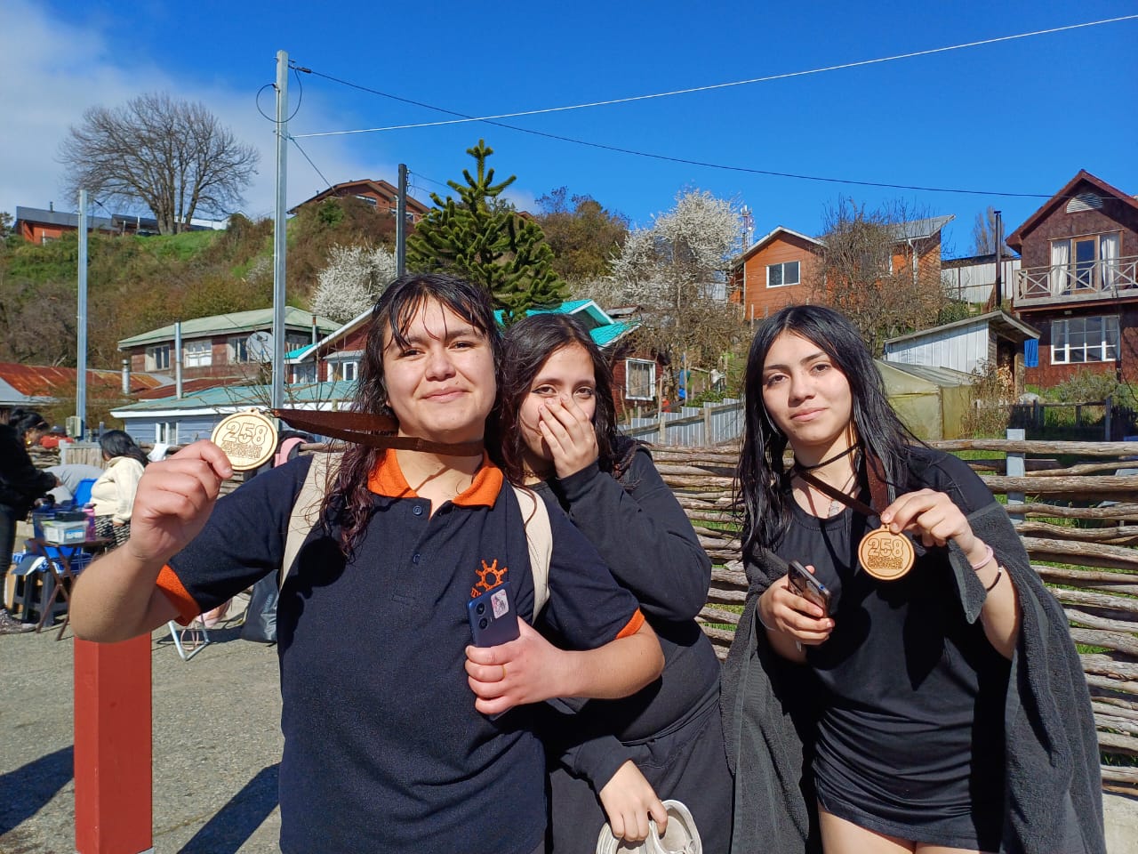 se realizó el Primer Chapuzón de Invierno de Chonchi y se escribió una página histórica con la increíble participación de MIL VALIENTES.