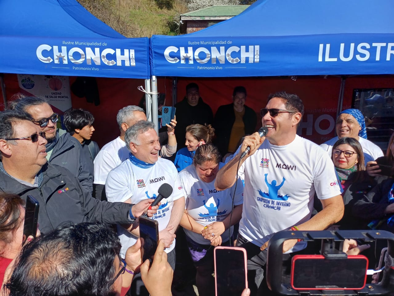 se realizó el Primer Chapuzón de Invierno de Chonchi y se escribió una página histórica con la increíble participación de MIL VALIENTES.