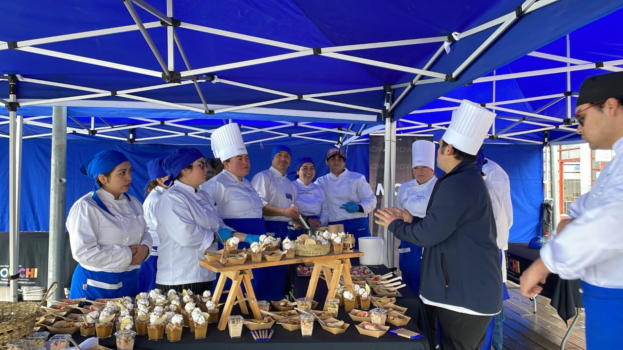 Sabores Ancestrales de Chiloé en costanera de Chonchi.