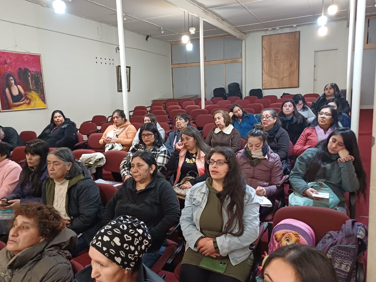 USUARIAS DEL PROGRAMA “MUJERES JEFAS DE HOGAR” DE CHONCHI PARTICIPAN DE DIVERSAS CHARLAS CON DIFERENTES SERVICIOS PÚBLICOS Y OFICINAS MUNICIPALES.